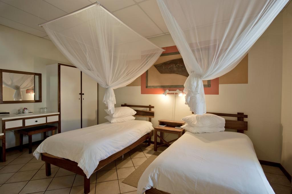Oshakati Country Hotel Quarto foto
